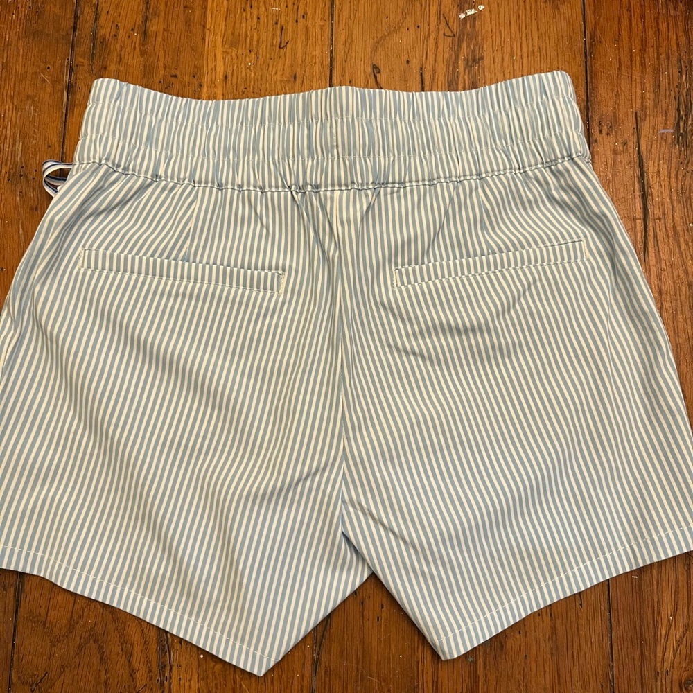 Southern Tide Women's Neeley Brrr Skip Stripe Performance Short Sky Blue XS - Picture 8 of 8